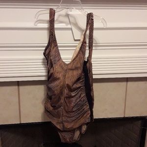eStewart Black And Gold Swimsuit Size 14